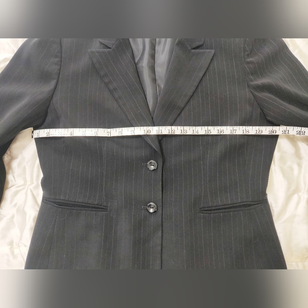 Tahari Pinstriped Blazer. - Picture 5 of 8